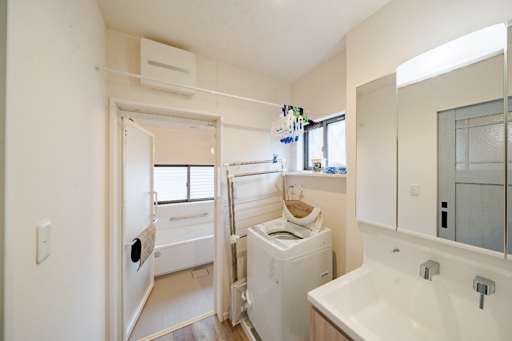 Bathroom laundry 1F